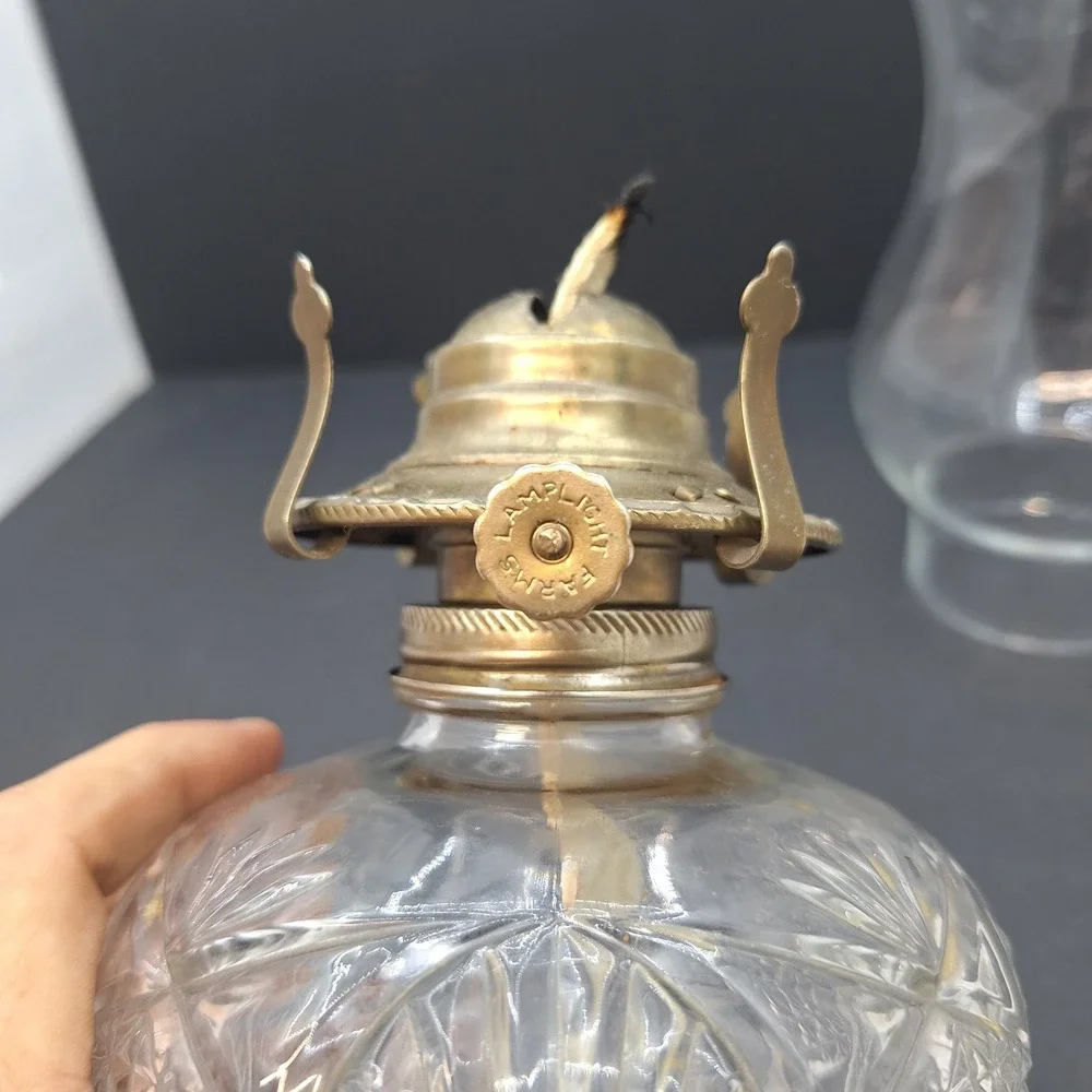 Lamplights Farms Oil Lamp Model BS 2049 1985 with hurricane glass 11